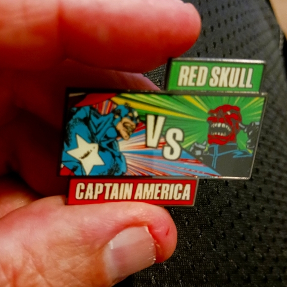 Captain America Marve Shield + Red Skull Pins Lot of 2 New - Picture 9 of 9